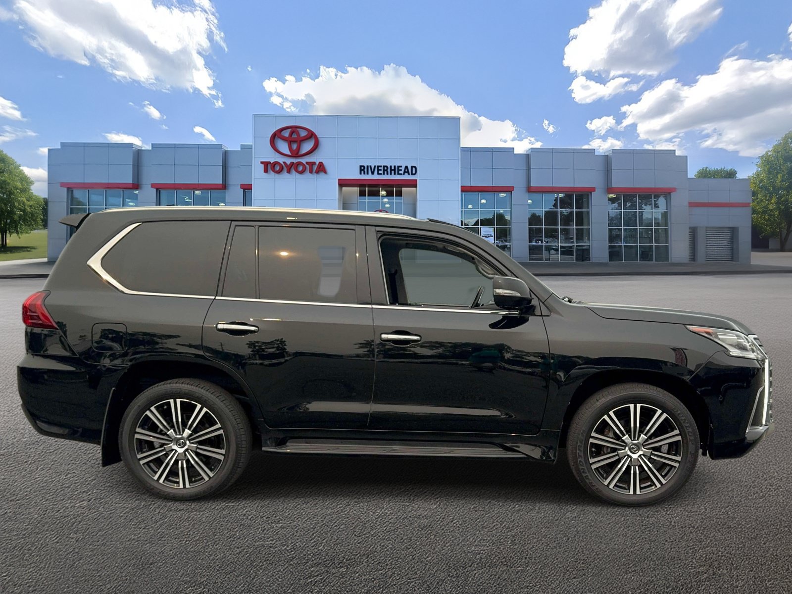 Used 2019 Lexus LX 570 4WD w/ Luxury Package image 4
