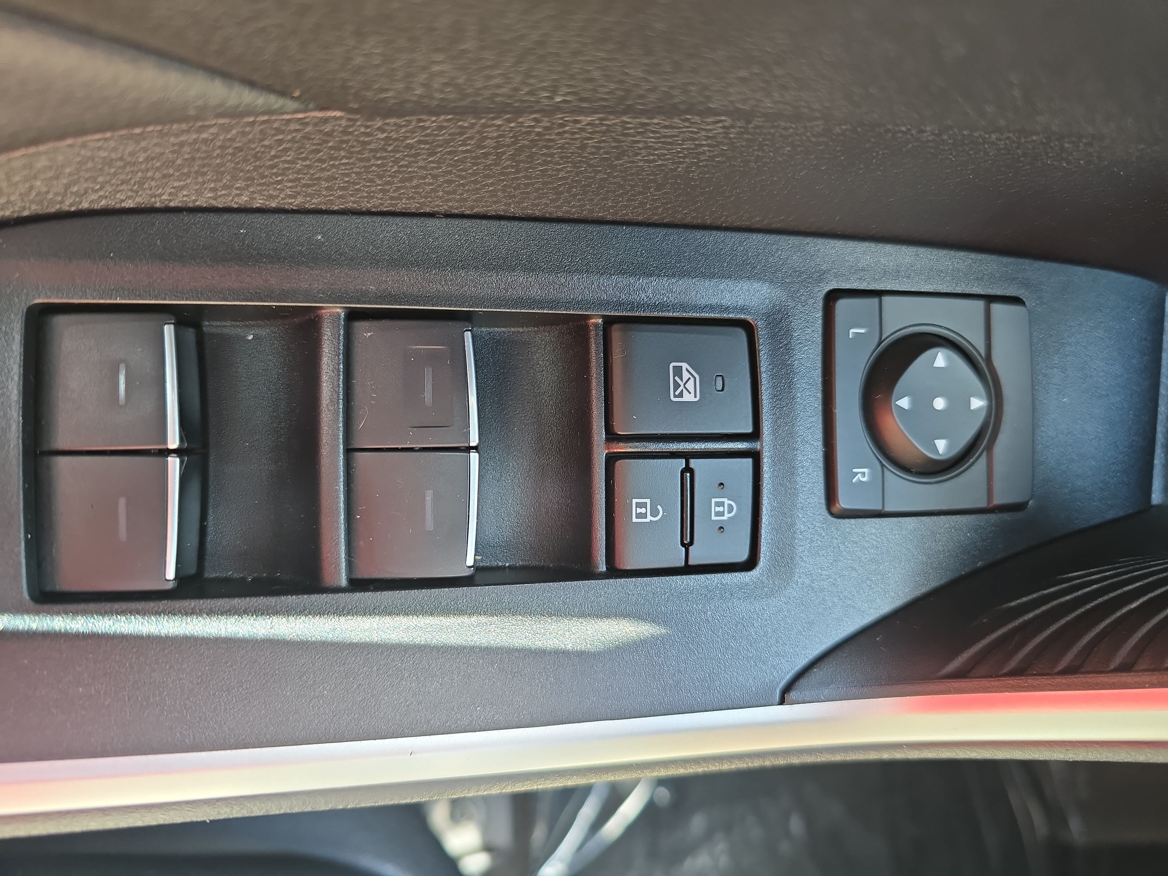 Used 2022 Toyota RAV4 SE w/ Convenience Package AWD/4WD image 28