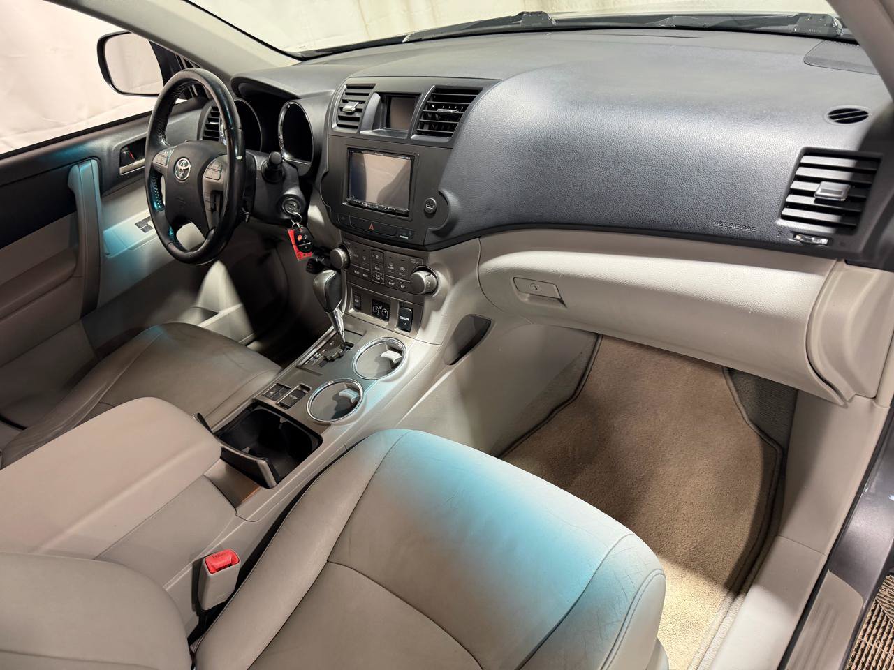 Used 2010 Toyota Highlander SE AWD/4WD image 13