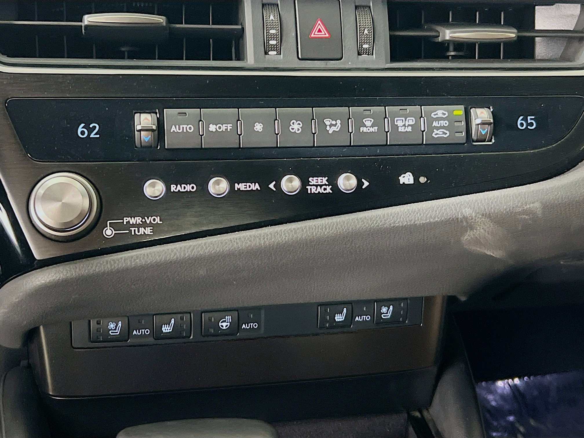 Used 2024 Lexus ES 300h w/ Premium Package FWD image 15