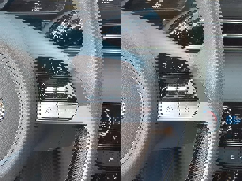 Used 2023 Hyundai Elantra Blue image 16