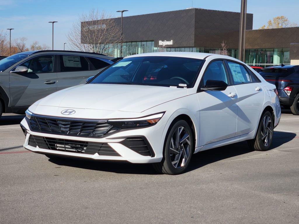 New 2025 Hyundai Elantra SEL image 3