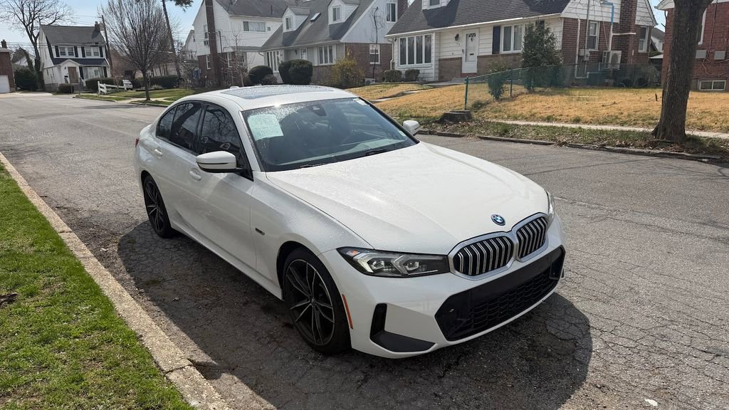 Used 2023 BMW 330e w/ M Sport Package image 4