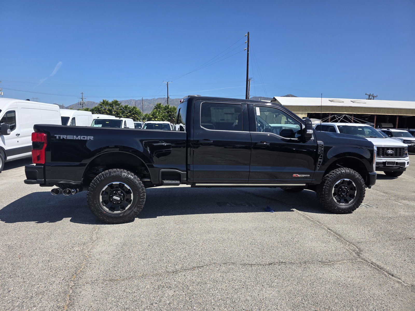 New 2026 Ford F250 Platinum w/ Tremor Off-Road Package AWD/4WD image 3