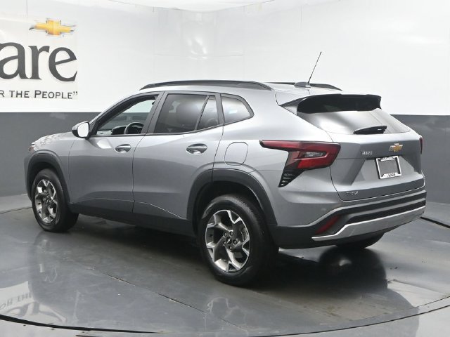 Used 2025 Chevrolet Trax LT FWD image 41