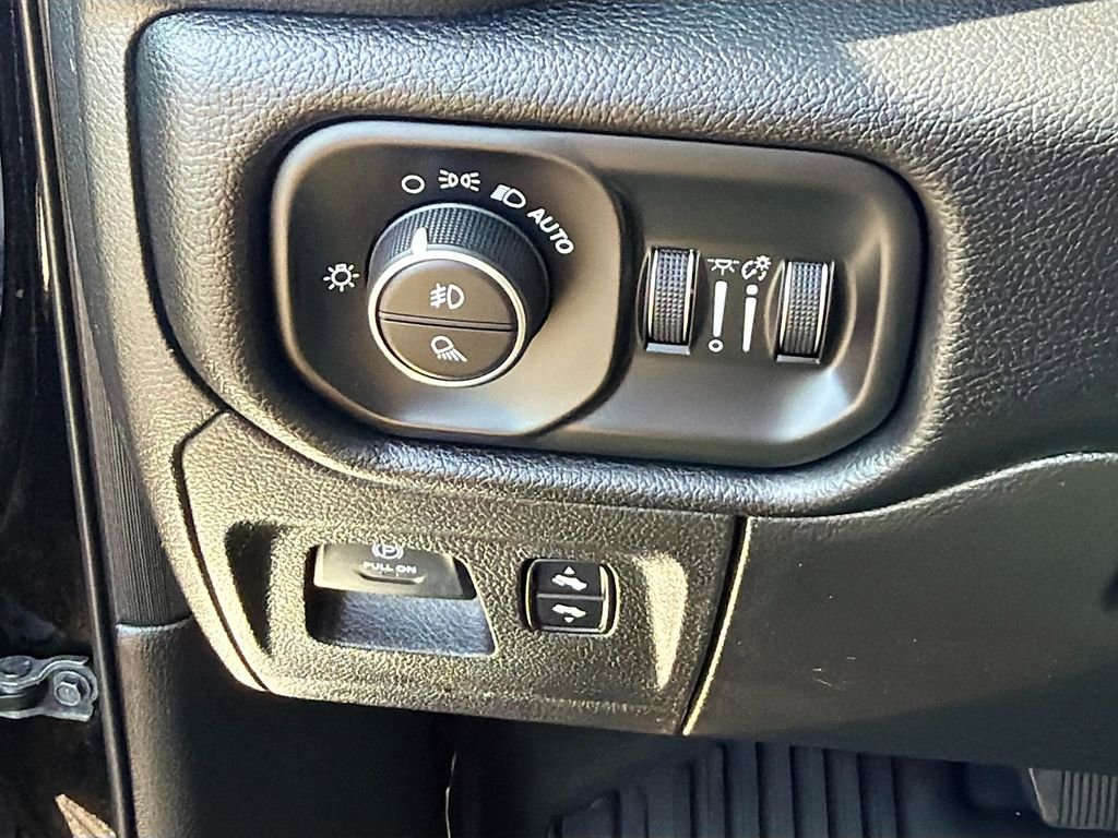 Used 2019 RAM 1500 Laramie image 34