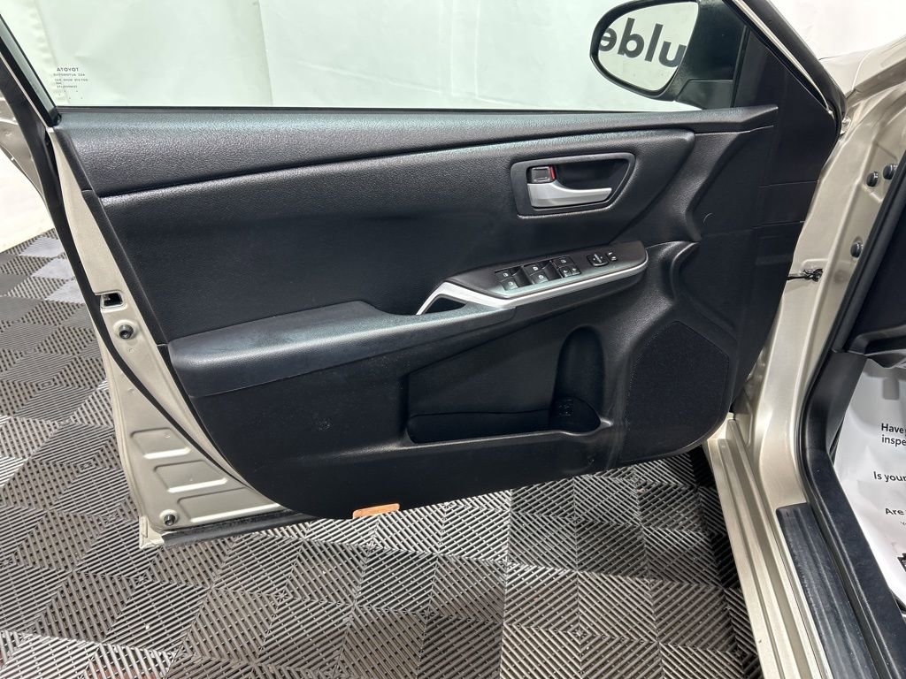Used 2016 Toyota Camry LE image 21