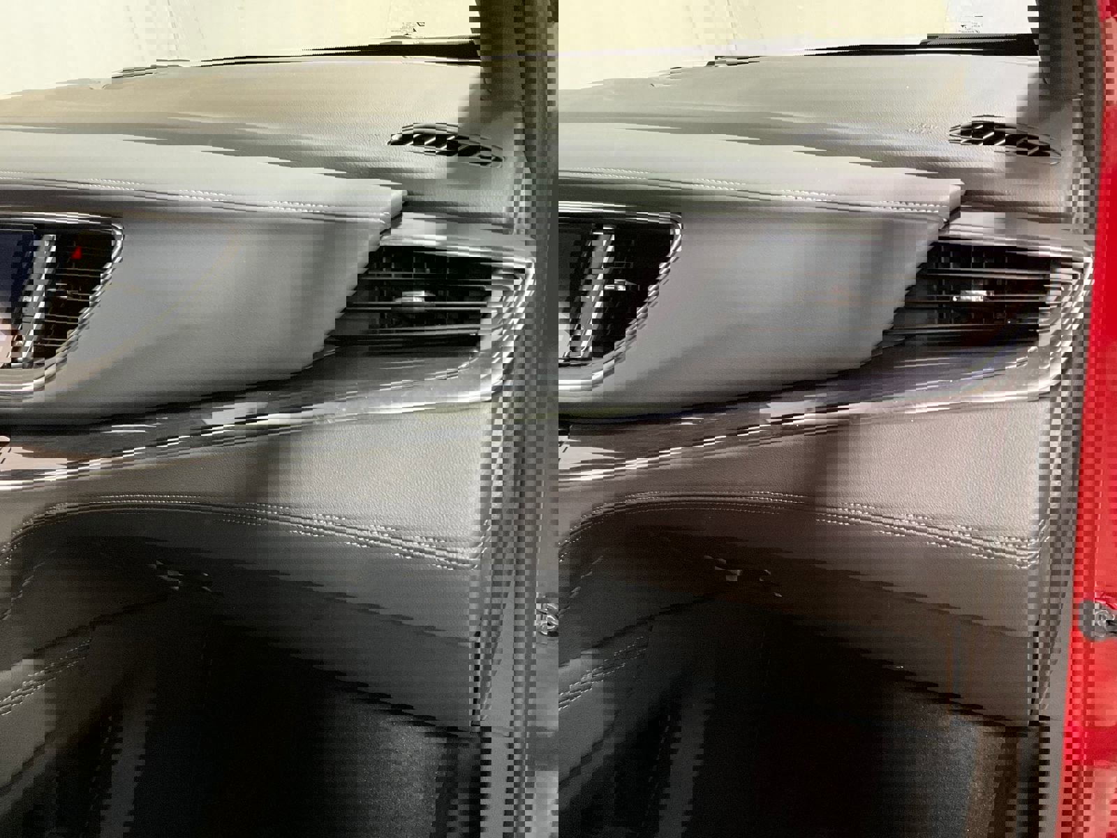 Used 2024 Buick Enclave Essence image 16