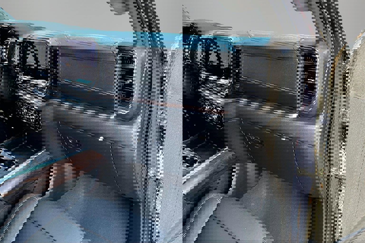 Used 2024 GMC Sierra 2500 SLT w/ SLT Premium Package image 27