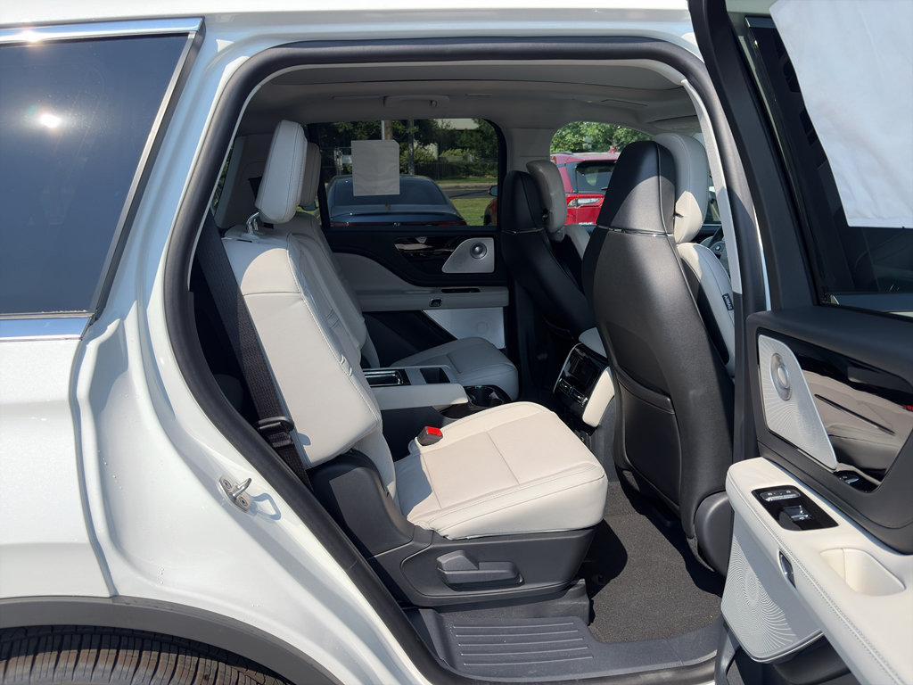 New 2026 Lincoln Aviator Reserve w/ Luxury Package AWD/4WD image 17