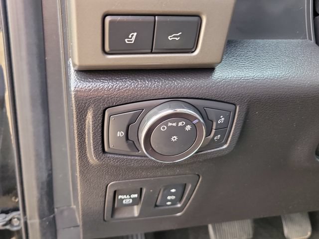 Used 2018 Ford Expedition XLT w/ Equipment Group 202A AWD/4WD image 11