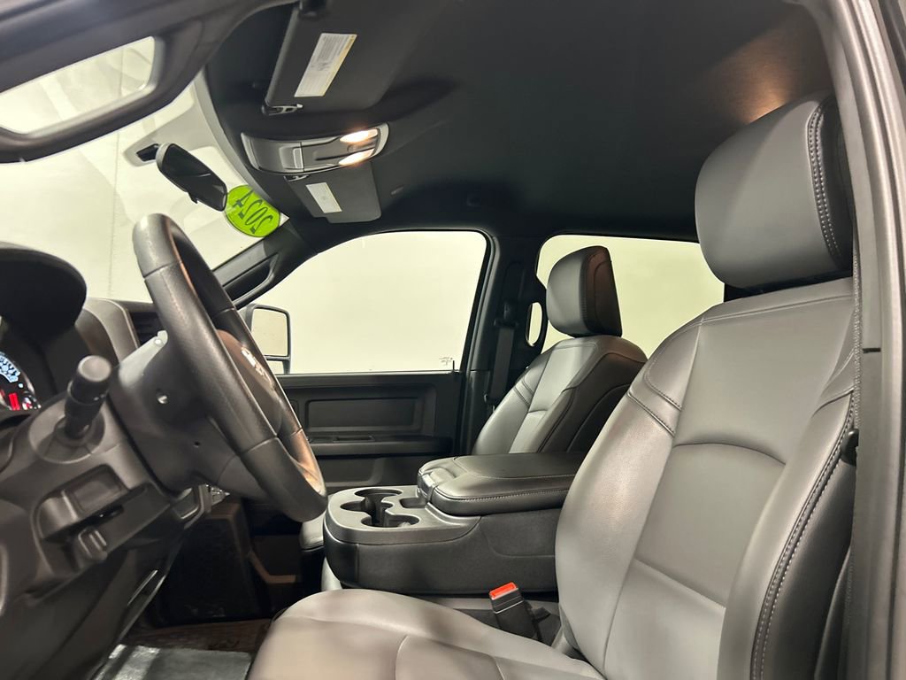 Used 2024 RAM 3500 Tradesman w/ Chrome Appearance Group image 14