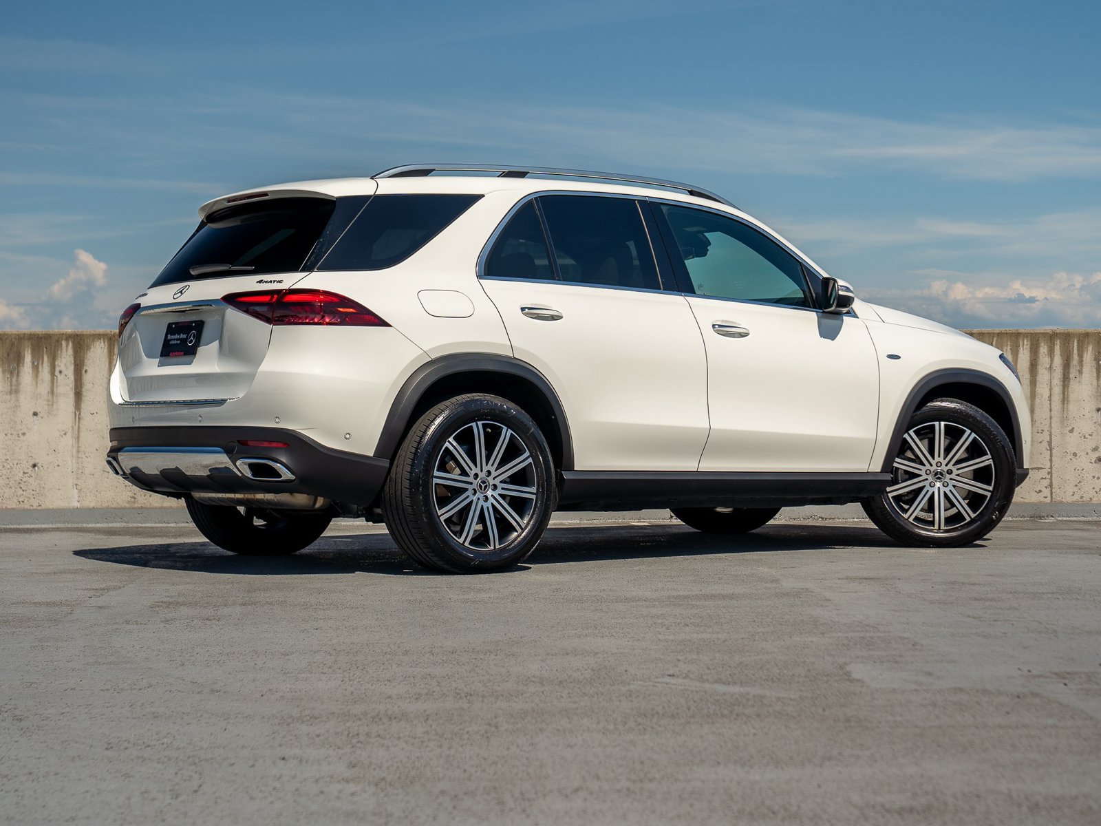 Certified 2025 Mercedes-Benz GLE 450e 4MATIC w/ Winter Package image 4