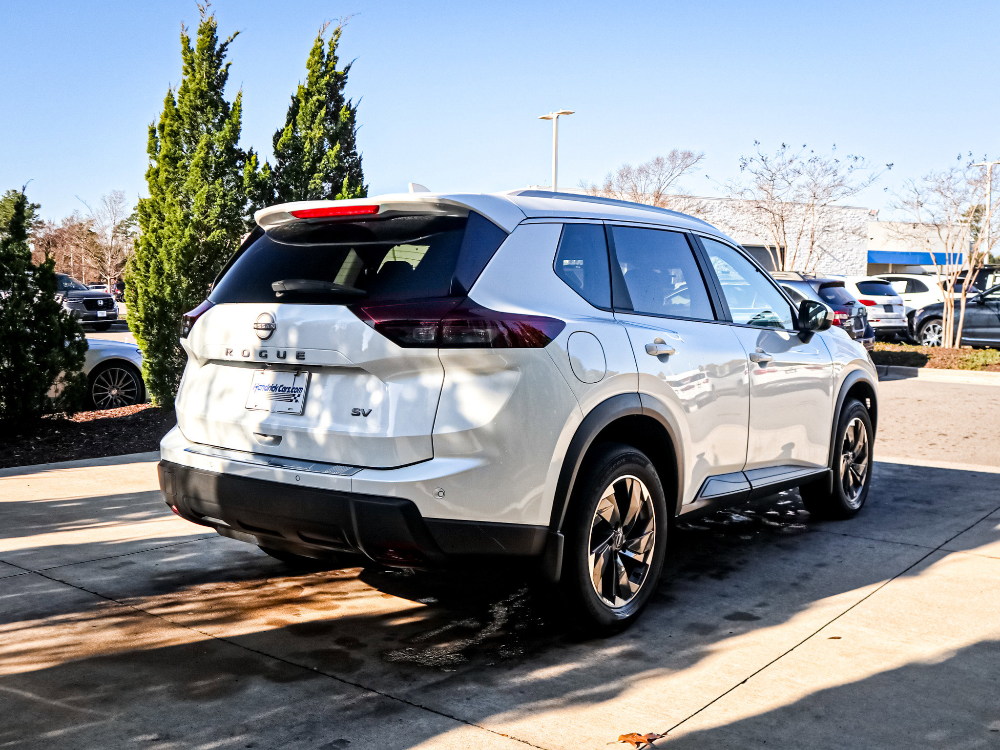 Used 2024 Nissan Rogue SV w/ SV Premium Package image 11