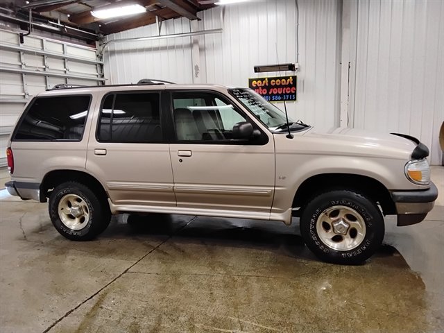 Used 1998 Ford Explorer XLT AWD/4WD image 2