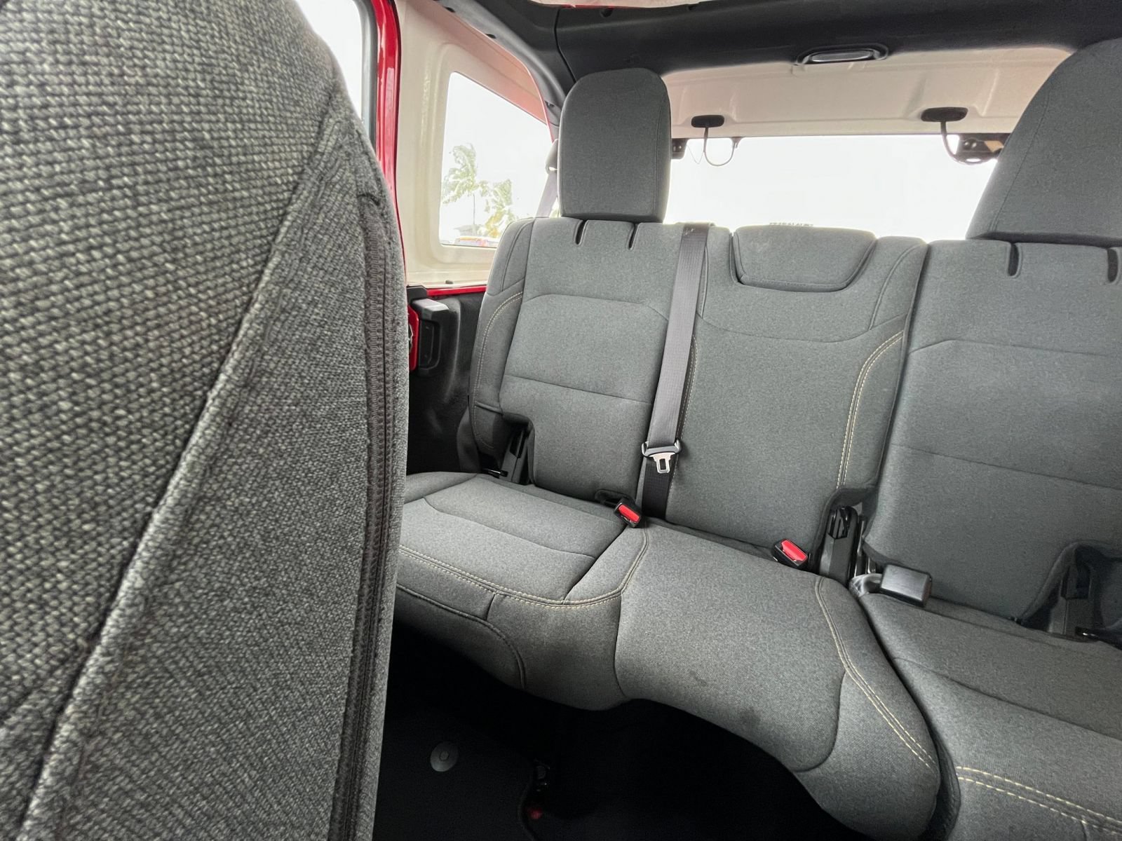 Used 2025 Jeep Wrangler Unlimited Sahara AWD/4WD image 33