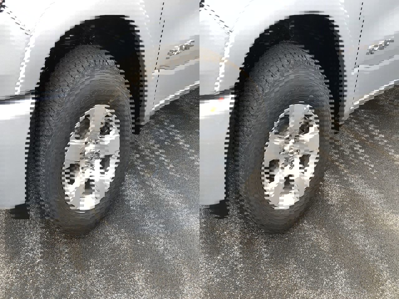 New 2026 RAM 1500 4x4 Crew Cab image 2