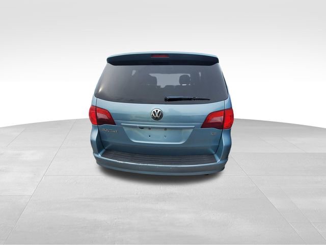 Used 2010 Volkswagen Routan SE image 4