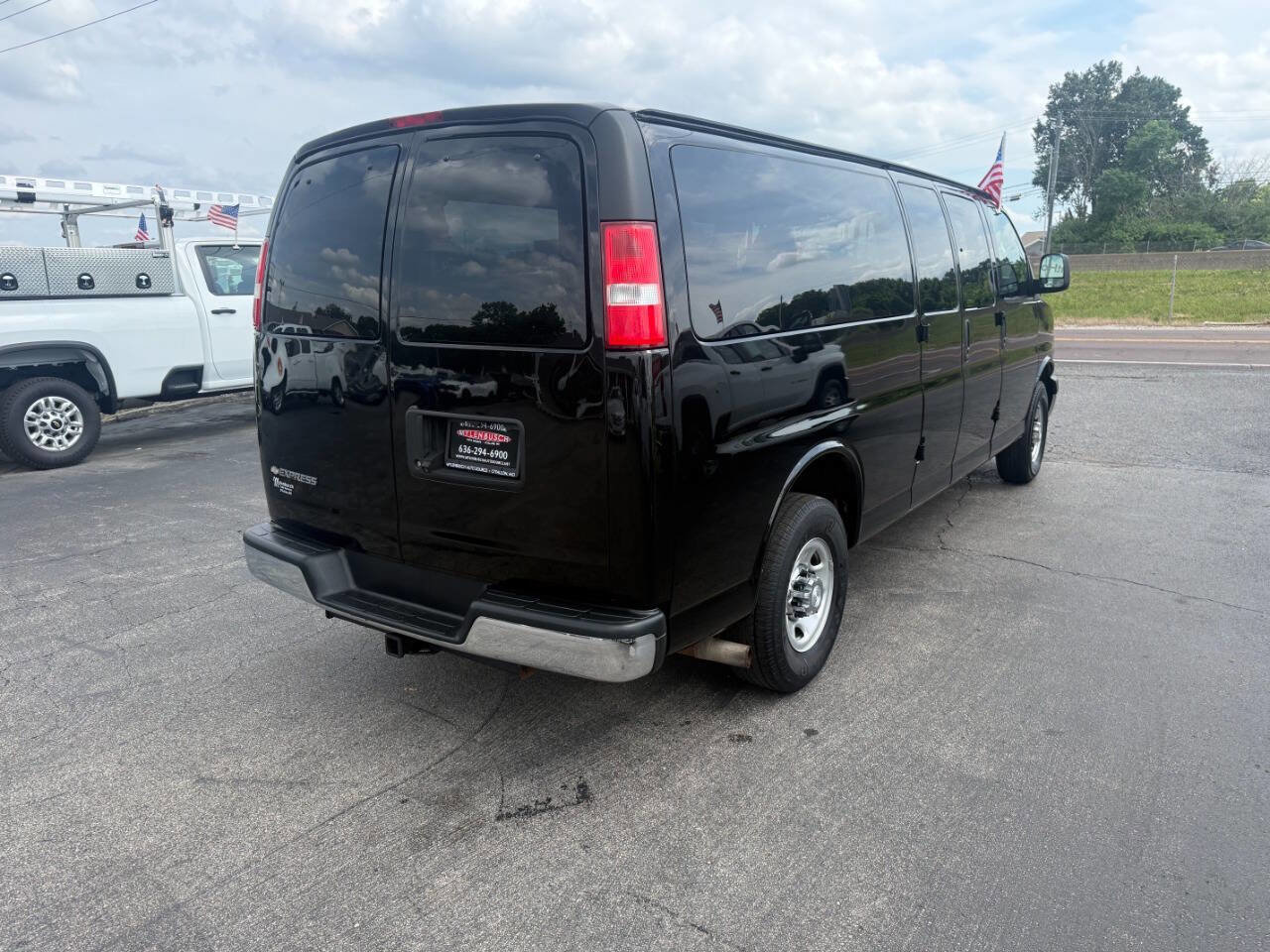 Used 2018 Chevrolet Express 3500 LT w/ LT Preferred Equipment Group RWD image 6
