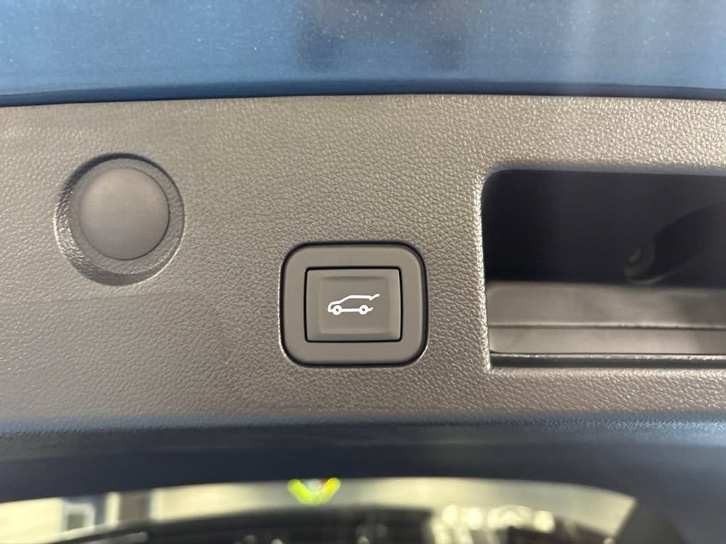 New 2026 Chevrolet Equinox RS w/ Convenience Package III FWD image 9