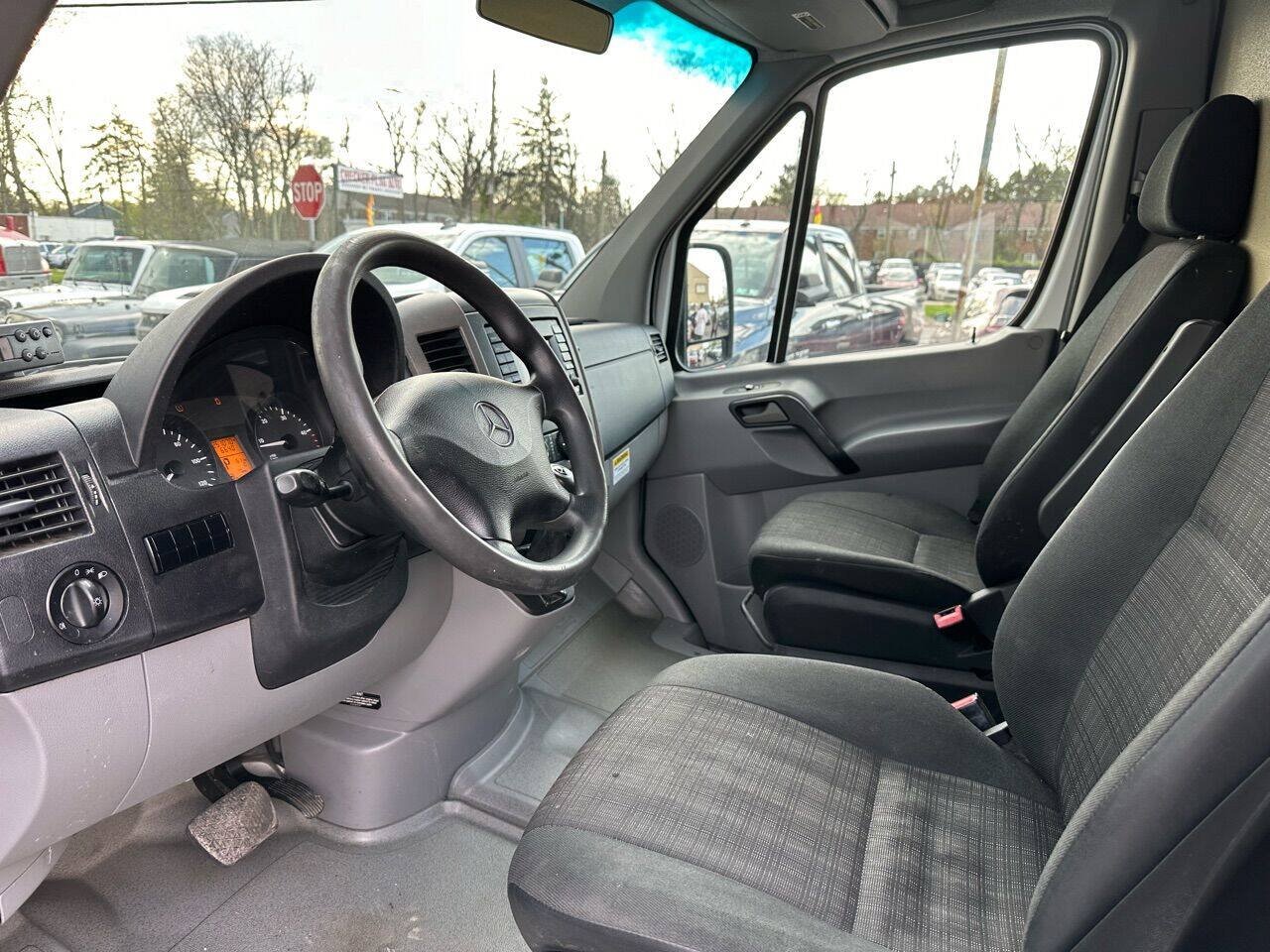 Used 2014 Mercedes-Benz Sprinter 2500 image 9