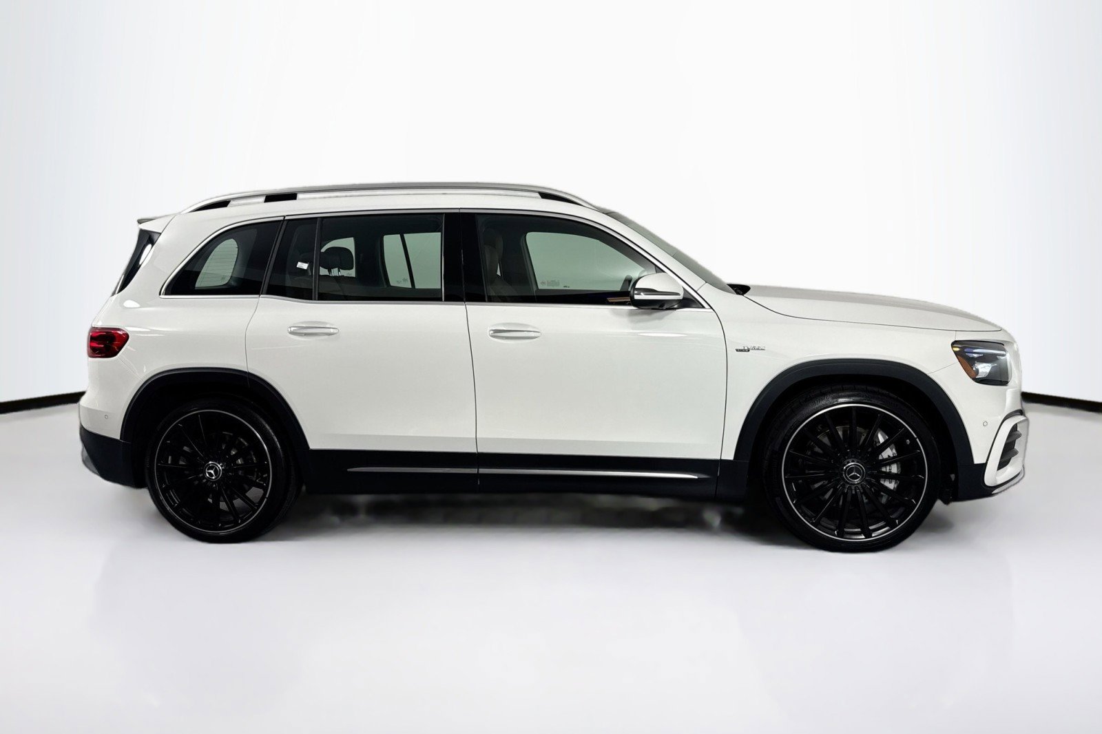 New 2025 Mercedes-Benz GLB 35 AMG 4MATIC image 4