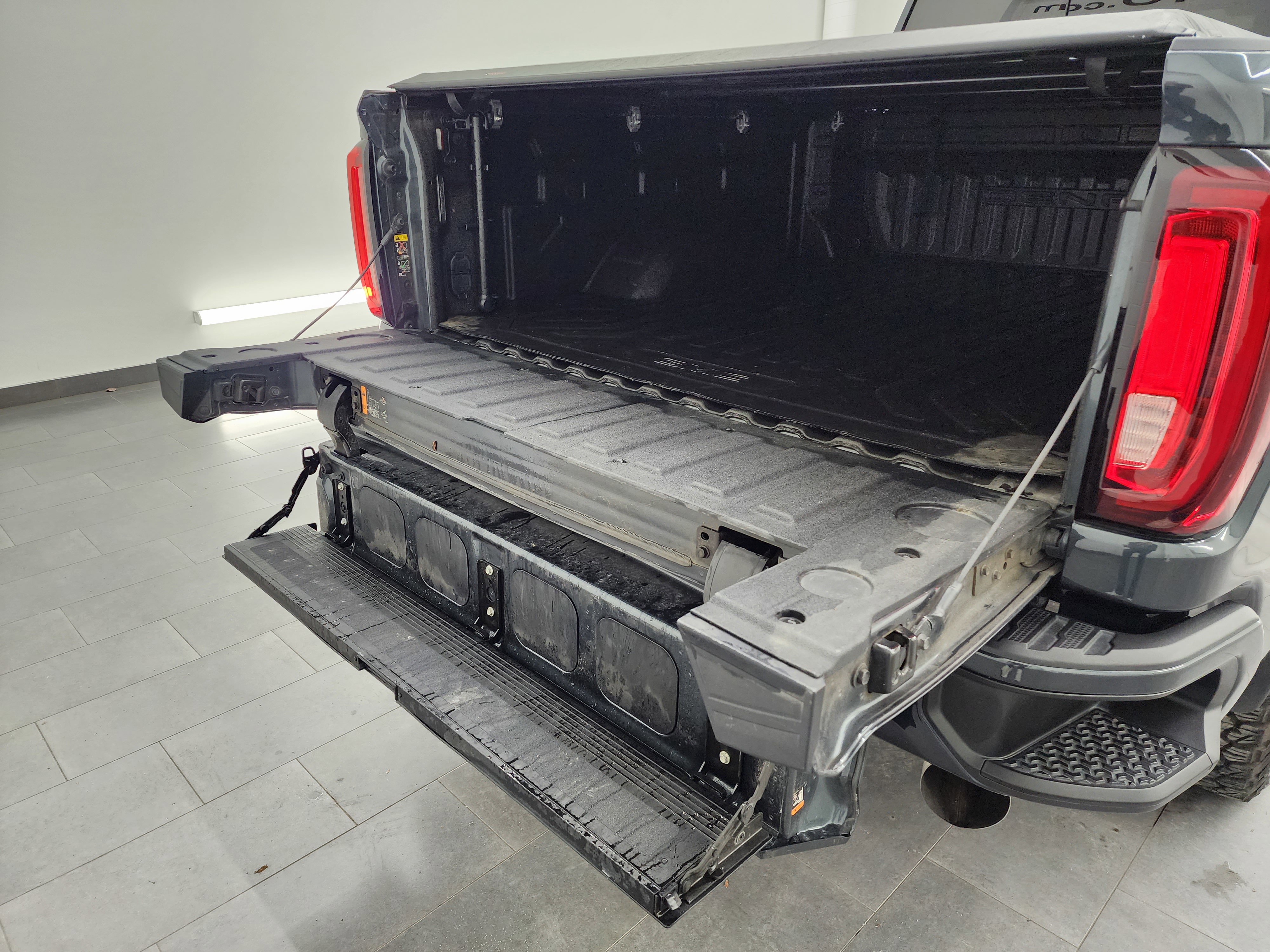 Used 2023 GMC Sierra 3500 Denali w/ Denali Ultimate Package image 32