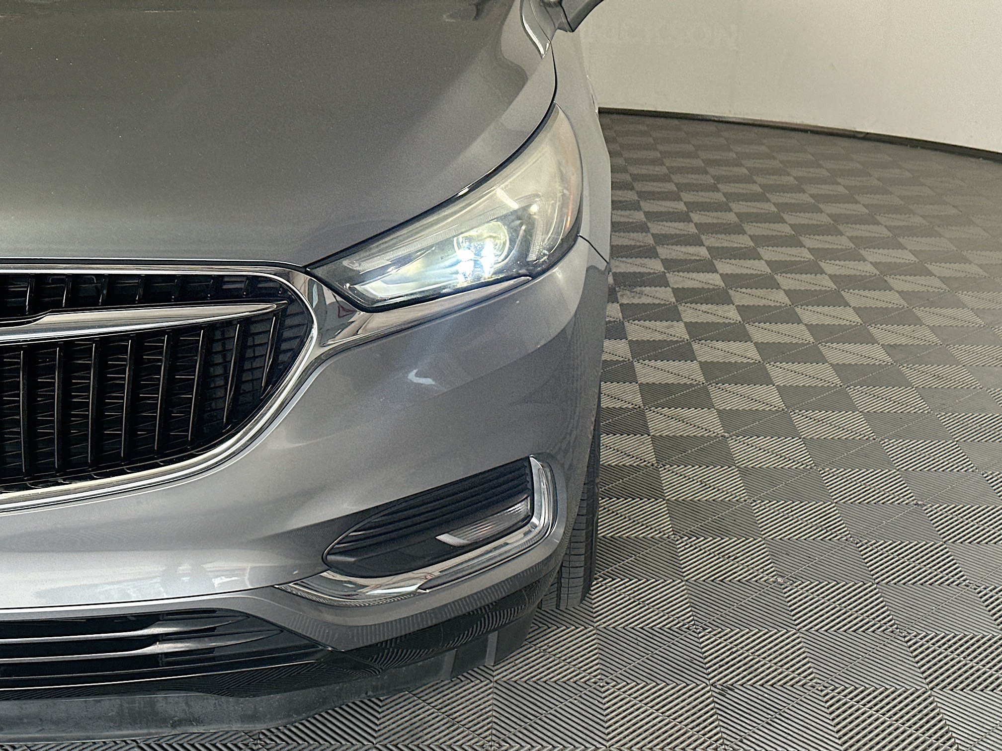 Used 2018 Buick Enclave Essence FWD image 9