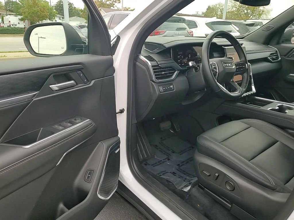 Used 2024 GMC Acadia Elevation image 11