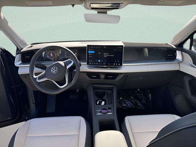 Certified 2025 Volkswagen Tiguan SE AWD/4WD image 10