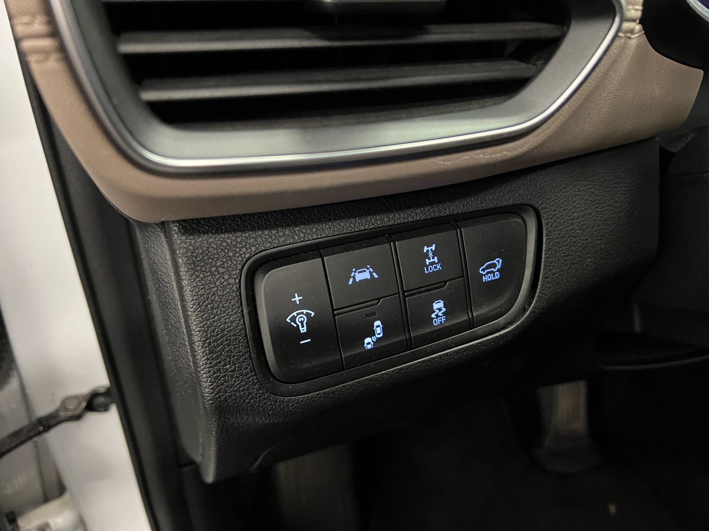 Used 2019 Hyundai Santa Fe SEL AWD/4WD image 17