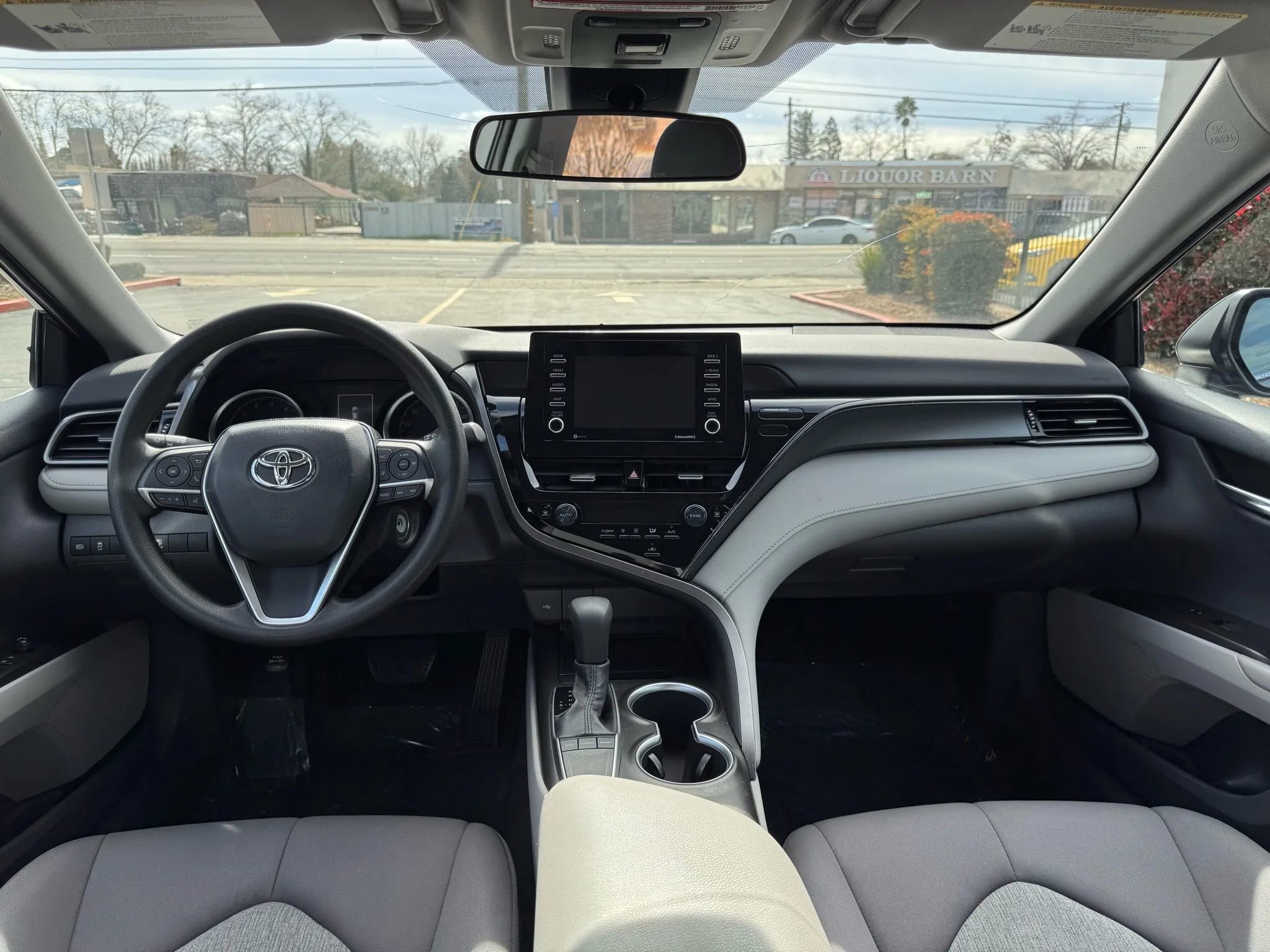 Used 2022 Toyota Camry LE image 19