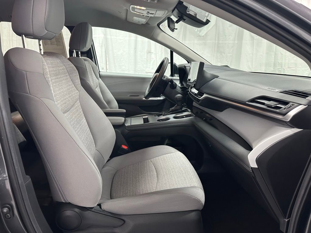 Used 2025 Toyota Sienna LE image 65