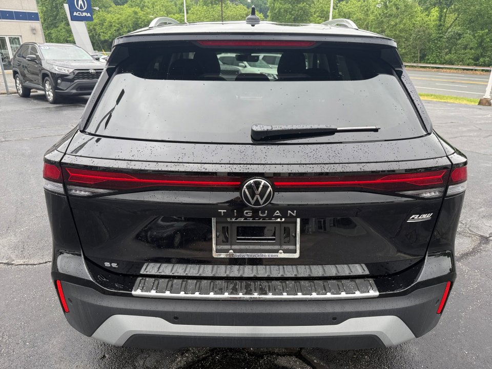 New 2026 Volkswagen Tiguan SE FWD image 14