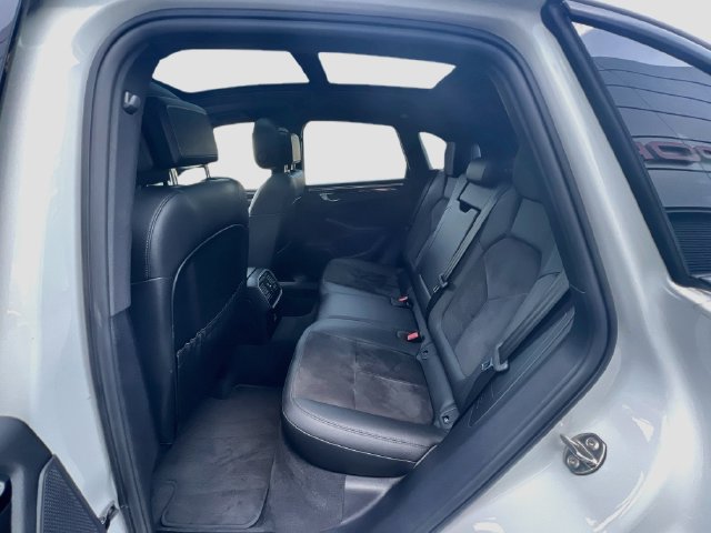 Certified 2020 Porsche Macan AWD/4WD image 24