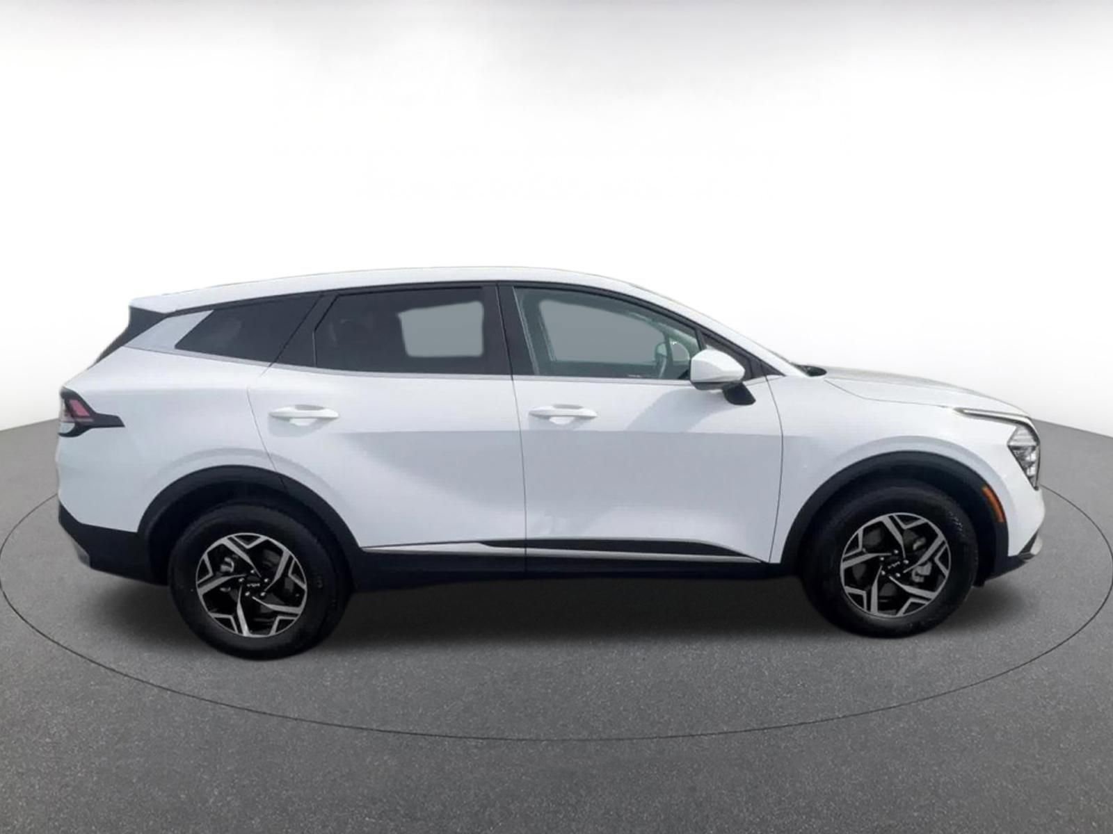 Used 2025 Kia Sportage LX image 16