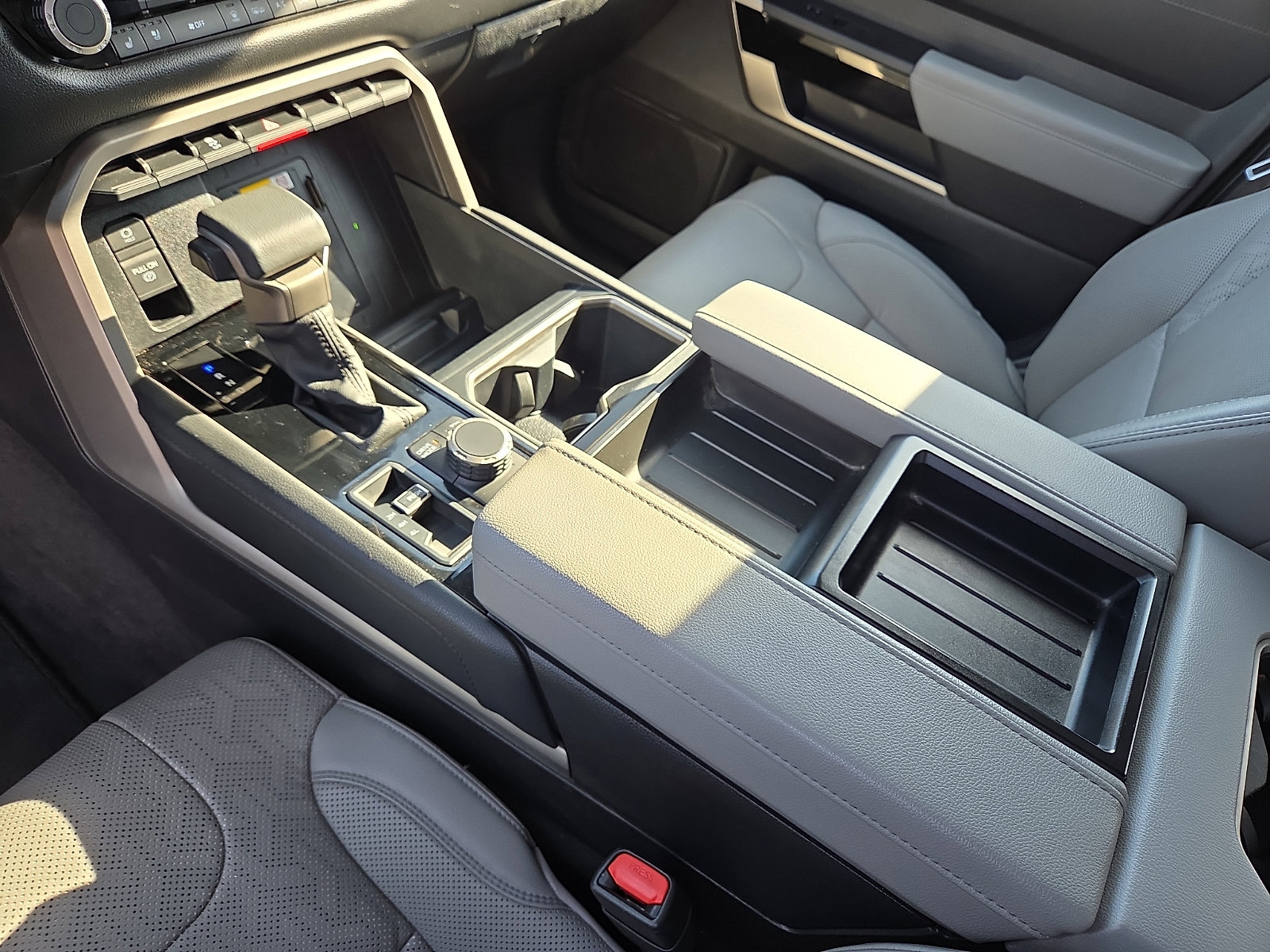 Used 2024 Toyota Tundra Limited image 25