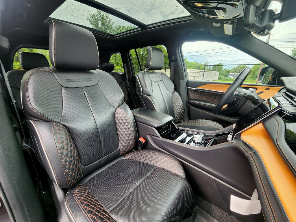 Used 2022 Jeep Grand Cherokee Summit AWD/4WD image 46