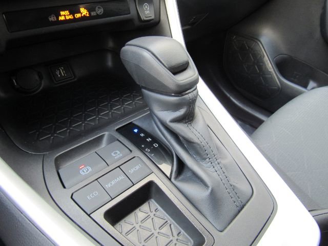 Used 2025 Toyota RAV4 XLE image 48