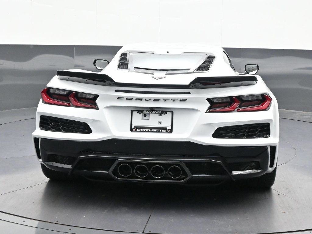 Used 2027 Chevrolet Corvette Z06 RWD image 4