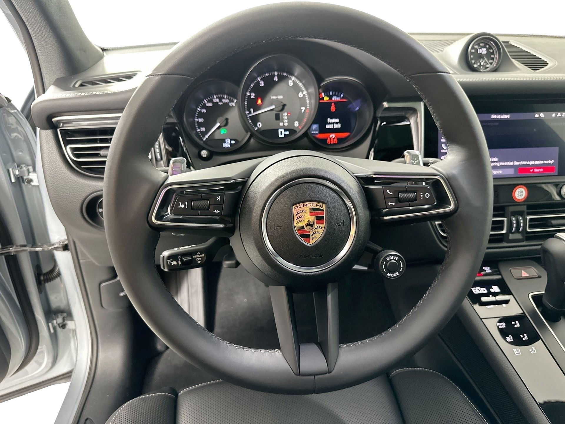 Certified 2025 Porsche Macan image 25