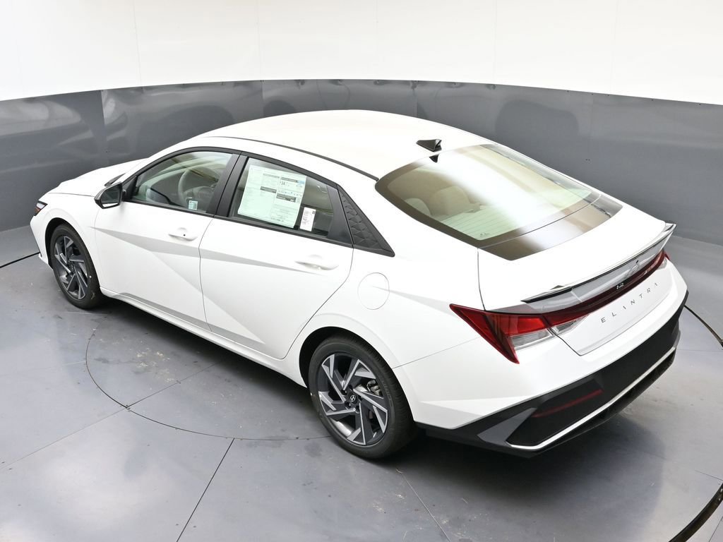 Certified 2025 Hyundai Elantra Sport FWD image 43