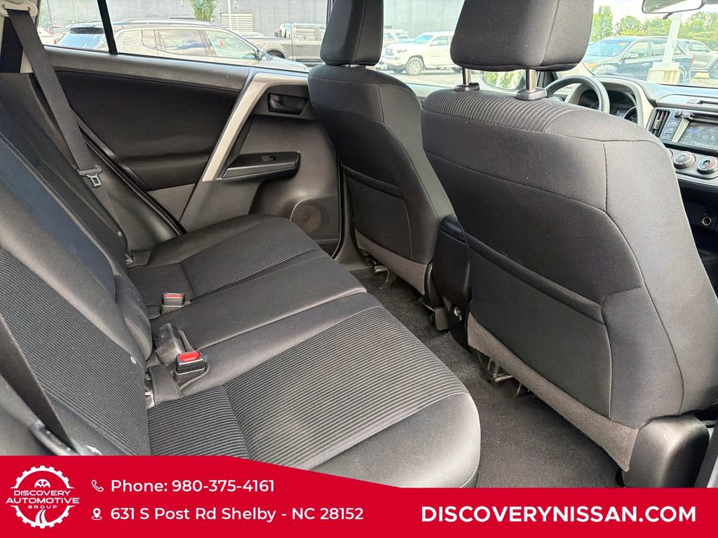 Used 2018 Toyota RAV4 LE FWD image 37