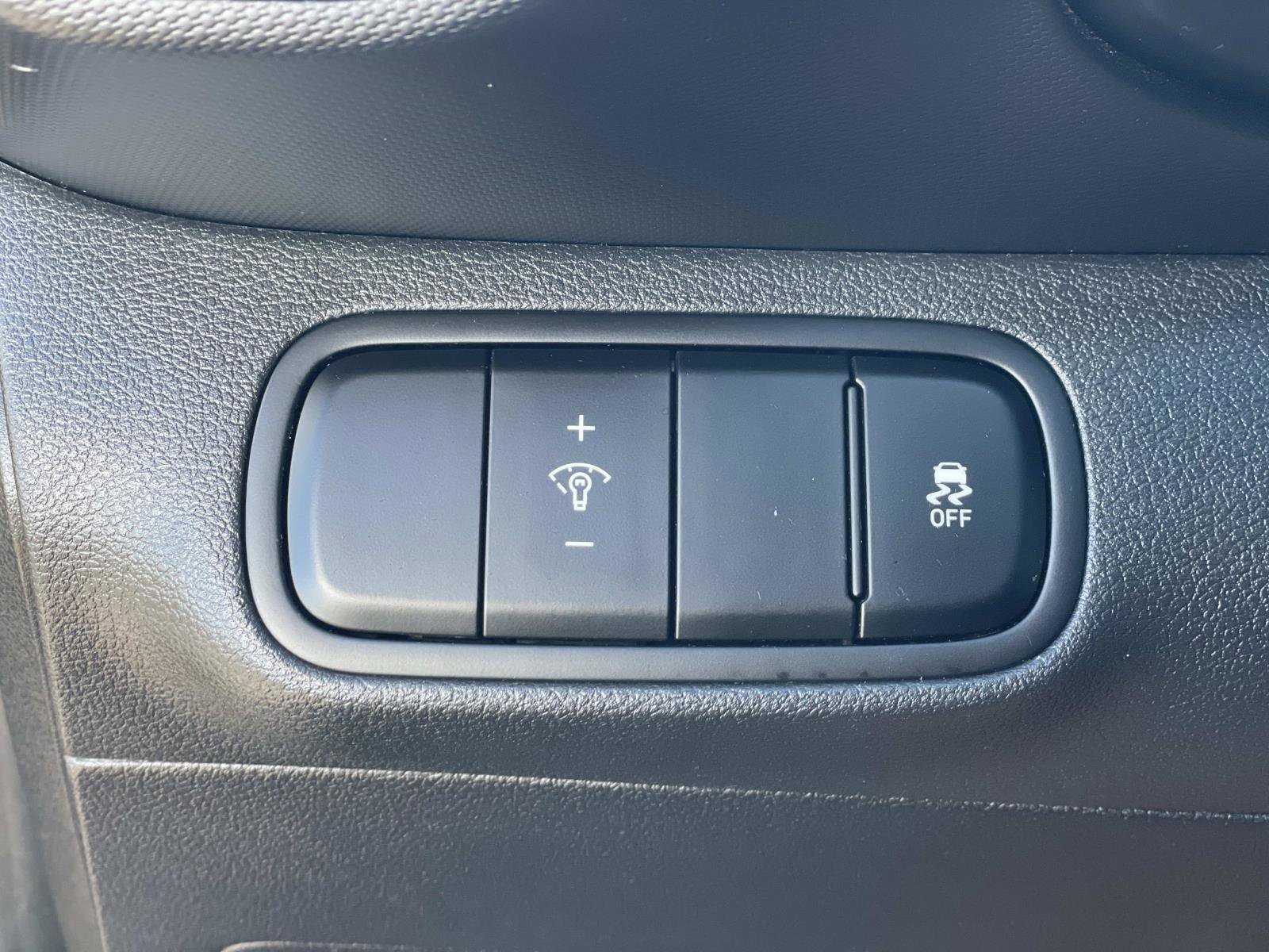 Certified 2023 Hyundai Venue SE image 17