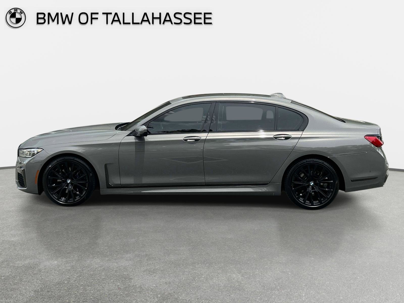 Used 2021 BMW 740i w/ M Sport Package RWD image 9