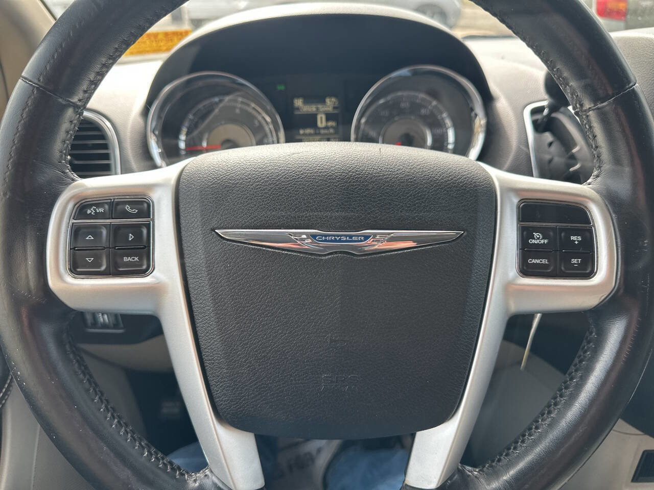 Used 2016 Chrysler Town & Country Touring image 18