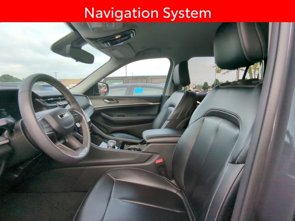 Used 2023 Jeep Grand Cherokee L Limited AWD/4WD image 6