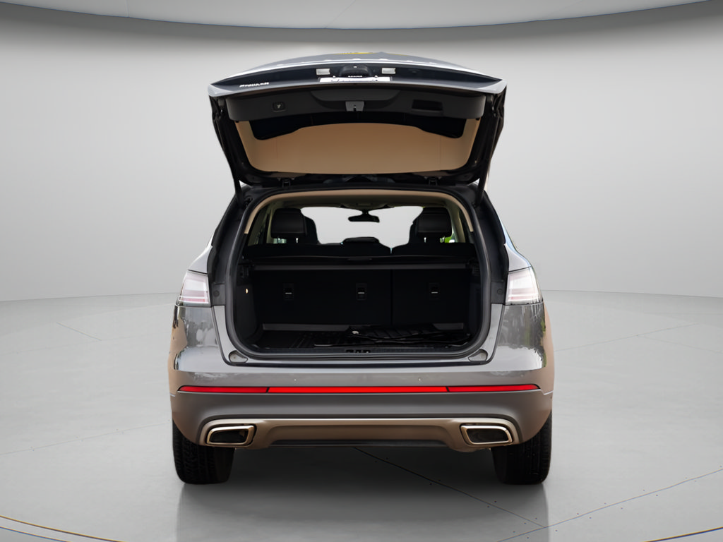 Used 2023 Lincoln Nautilus Reserve AWD/4WD image 10