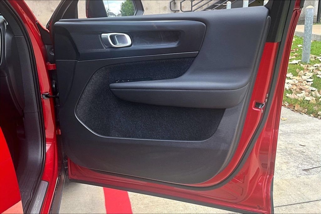 Certified 2023 Volvo C40 P8 Recharge Plus AWD/4WD image 25