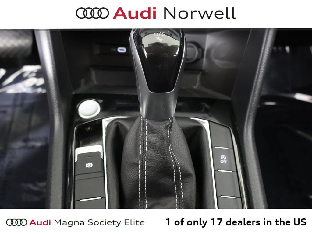 Used 2023 Volkswagen Taos SE AWD/4WD image 3